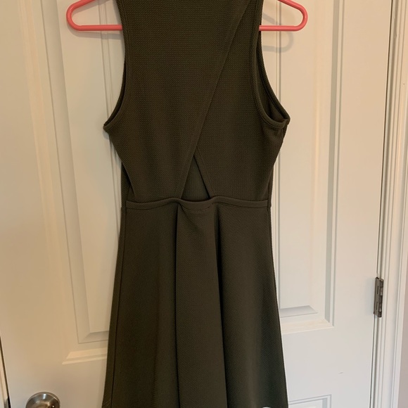NWOT! Decree Army Green Mini Swing Dress with Cross Back Peekaboo Women’s Medium - Picture 2 of 5